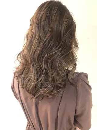 セミロング カラー 上品な大人レイヤー 🍀渋谷🍀濱口敬太のヘアスタイル