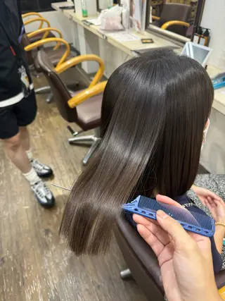 ミディアム 横浜🦋ハイトーン 🫐シャドウルーツのヘアスタイル