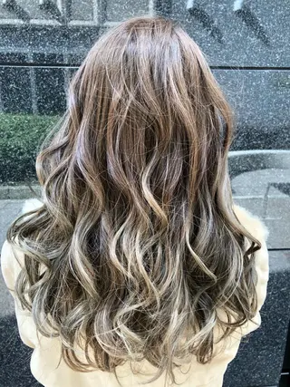 ロング カラー 海外レイヤー/ 梅田美容室のヘアスタイル