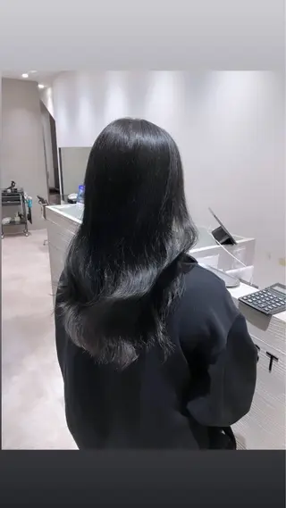 ロング カラー サキ🤍ハイトーン 🩰くびれ巻きヘアのヘアスタイル