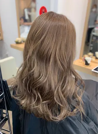 セミロング カラー 透け感✨ダメージレス カラーHana🤍のヘアスタイル