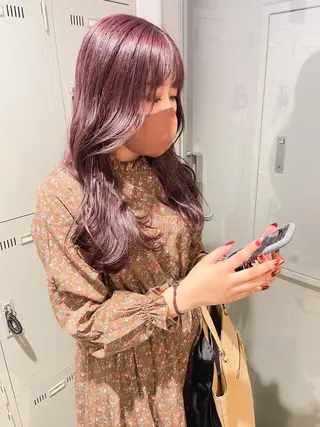 カラー ハイトーン×レイヤー カットTAKUMIのヘアスタイル
