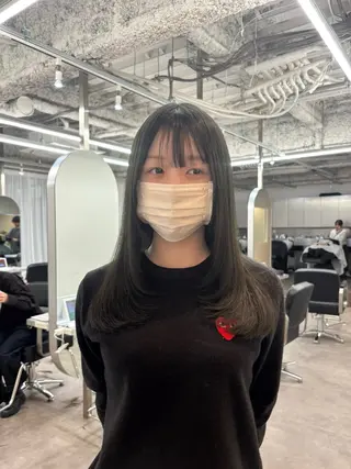 ミディアム カラー 渡辺 彩乃のヘアスタイル