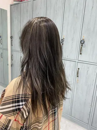 ロング カラー 中川 茜里のヘアスタイル