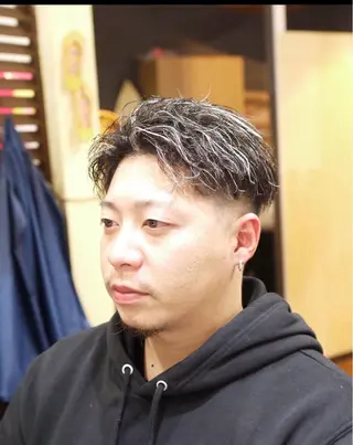 カラー メンズ 山本 昌生のヘアスタイル