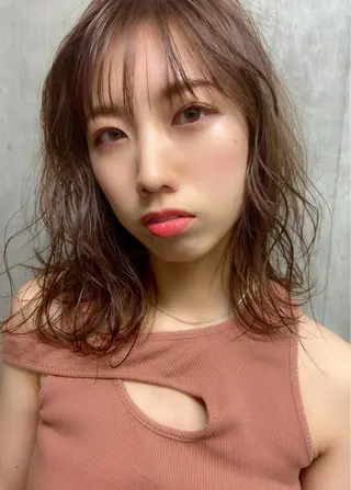 ミディアム カラー パーマ 小田 莉加子のヘアスタイル