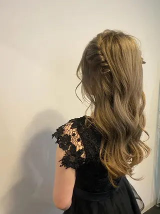 ロング 都筑 莉佳子のヘアスタイル