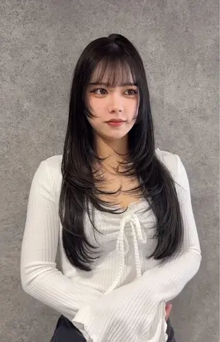 ロング カラー 紅都🫧透明感 水光カラー🫧のヘアスタイル