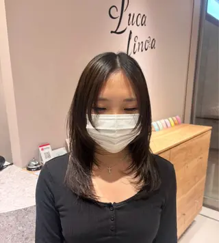 ミディアム 八木 瑠奈のヘアスタイル