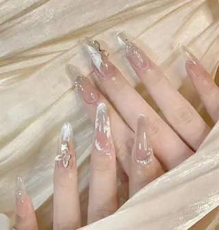 ネイル Emi⭐️⭐️ 上野店のネイルデザイン