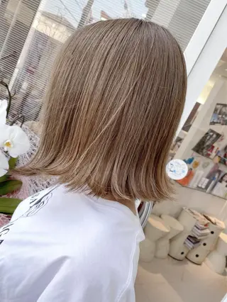 ショート 髪質改善カラー× 美髪ストレート前出のヘアスタイル