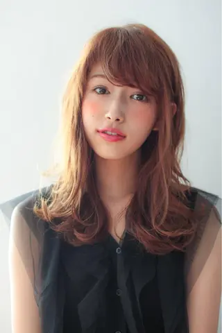 セミロング カラー パーマ 岩出 俊のヘアスタイル