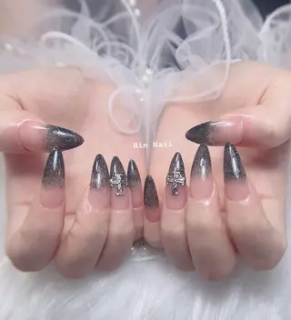 ネイル Hin Nailsのネイルデザイン