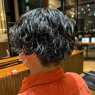 ミディアム パーマ メンズ 波巻きスパイラルパー マ/シャドウパーマ駿のヘアスタイル