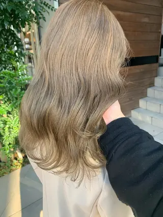 ロング カラー ネイル ハイトーンボブ 前田 表参道　グレージュのヘアスタイル