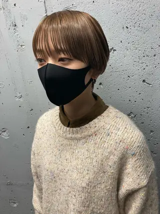 ショート カラー 顔まわりレイヤー デザインカットのヘアスタイル