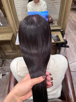 ロング カラー カットパーマ3000 円/水曜日モデルのヘアスタイル