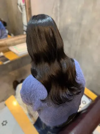 ロング 小泉 志歩のヘアスタイル