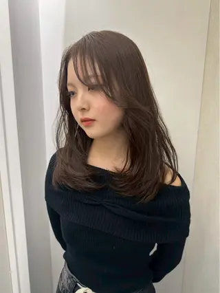 カラー 岩田 こま葵のヘアスタイル