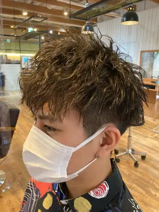 ショート パーマ メンズ 内村 純也のヘアスタイル
