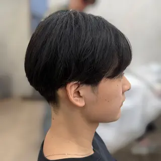 メンズ フェザーパーマ🦋セ ンターパート🖤彩音のヘアスタイル