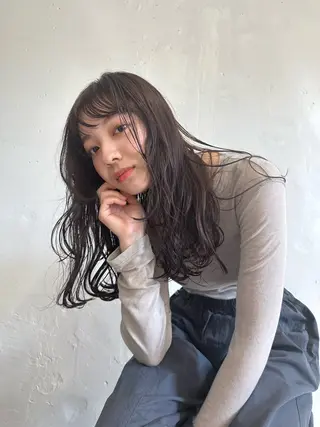 セミロング カラー 山本 菜月のヘアスタイル