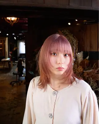 ミディアム カラー 安藤悠里/ハイトーン /デザインカラーのヘアスタイル