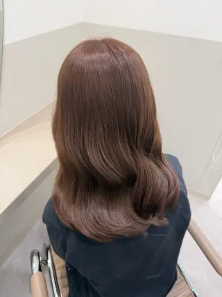 セミロング SALOWIN MITO所属・nana /ベージュ / 透明感カラーのヘアスタイル