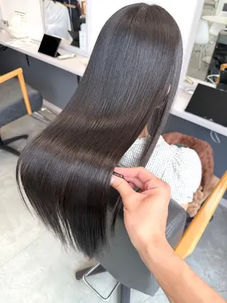ロング 🌿透き通るツヤ髪× 縮毛矯正✂︎戸祭　伶のヘアスタイル