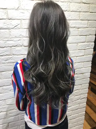 ロング カラー UMEDA FIGAROのヘアスタイル