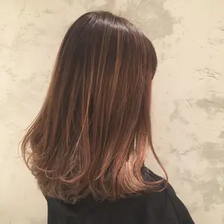 セミロング カラー SAKINO. ベージュカラーのヘアスタイル