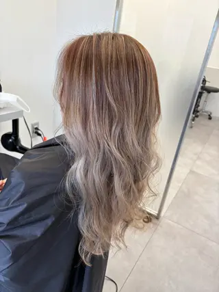 ロング カラー 天野 利咲のヘアスタイル