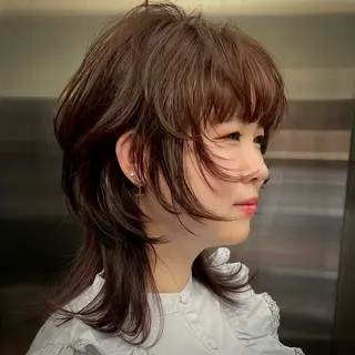 ミディアム ウルフ/レイヤー/ ブリーチカラーのヘアスタイル