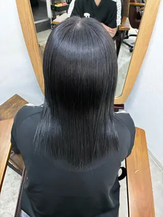 ミディアム 佐藤 芽衣のヘアスタイル