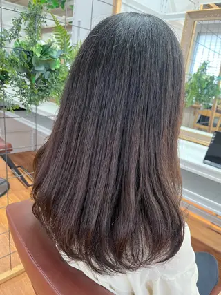 セミロング カラー 腰越 麻奈のヘアスタイル