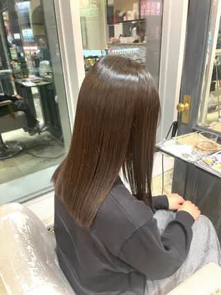 セミロング 立川・くびれミディ 旬なデザインカラーのヘアスタイル