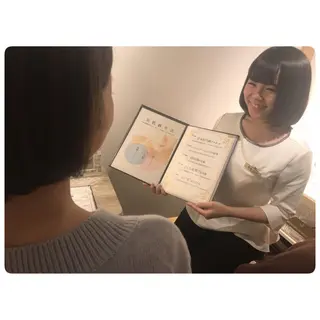 ミディアム パーマ ヘアアレンジ メンズ ネイル マツエク・マツパ ニキビ・肌質改善専門 ♡人生が変わるサロンのエステ・リラクイメージ