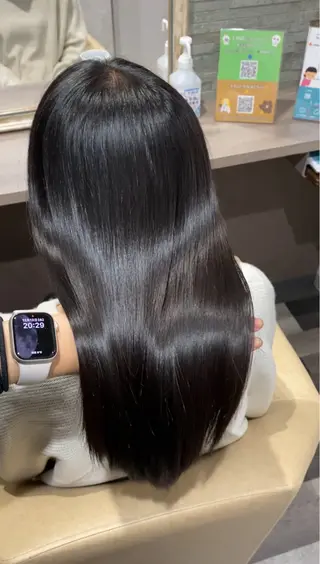 ロング 阪急箕面駅 艶カラー/縮毛矯正のヘアスタイル
