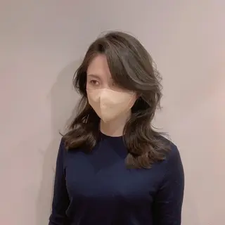 セミロング パーソナルカラー lapiax阿部のヘアスタイル