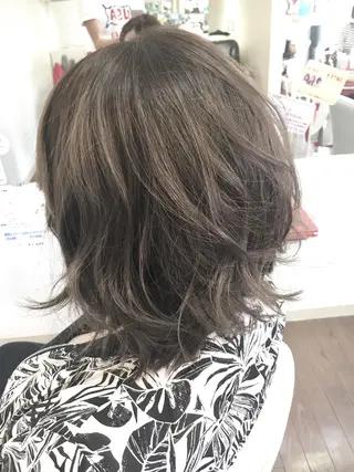 ミディアム カラー GLAD 萩原のヘアスタイル