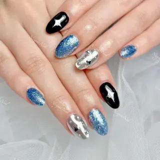 ネイル 🦋 Queenieのネイルデザイン