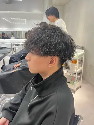 ショート パーマ メンズ ⚡メンズパーマフ ェードカットTomyのヘアスタイル