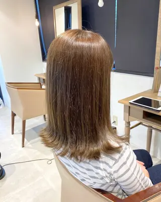 ミディアム 酸性ストレート/ブリ ーチなしWカラー河本のヘアスタイル