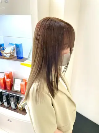 セミロング ダメージレスブリーチ HIROSHIのヘアスタイル