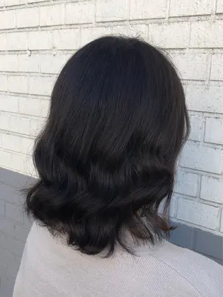ミディアム カラー 関 彩花のヘアスタイル