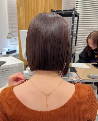 ショート カラー ぱつっとボブ/ 小野あかねのヘアスタイル