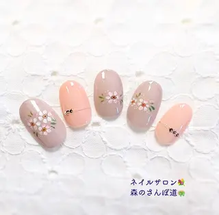 ショートネイル 森のさんぽ道のネイルデザイン