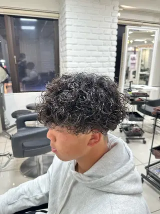 ショート パーマ メンズ フェザーパーマ職人 🪶ryosukeのヘアスタイル