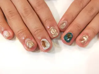 ネイル はばすみれ🎀ﾈｲﾙ 光ﾌｪｲｼｬﾙ ﾍｱのネイルデザイン
