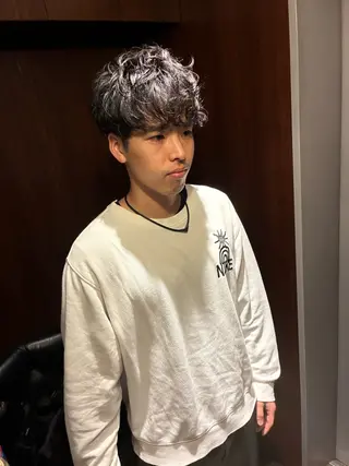 パーマ メンズ ワガ カズマのヘアスタイル